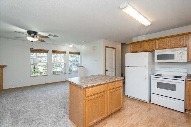 Building Photo - 15229 Alpine Dr
