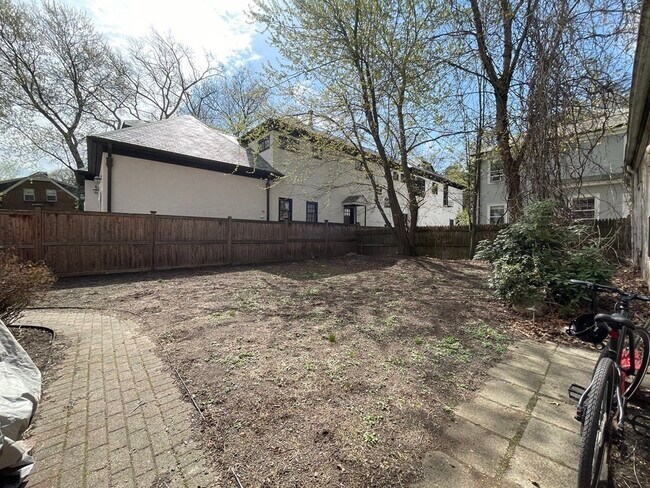 Building Photo - 155 Amory St