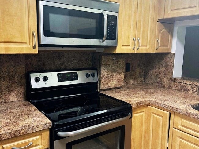 Building Photo - 3964 Cocoplum Cir