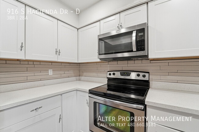 Building Photo - 916 S Hacienda Dr