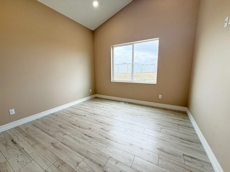 Building Photo - 3109 W Laux Dr