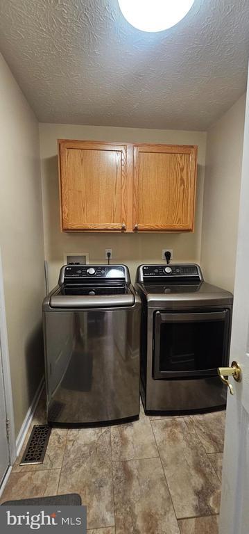 Building Photo - 208 Senseny Glen Dr