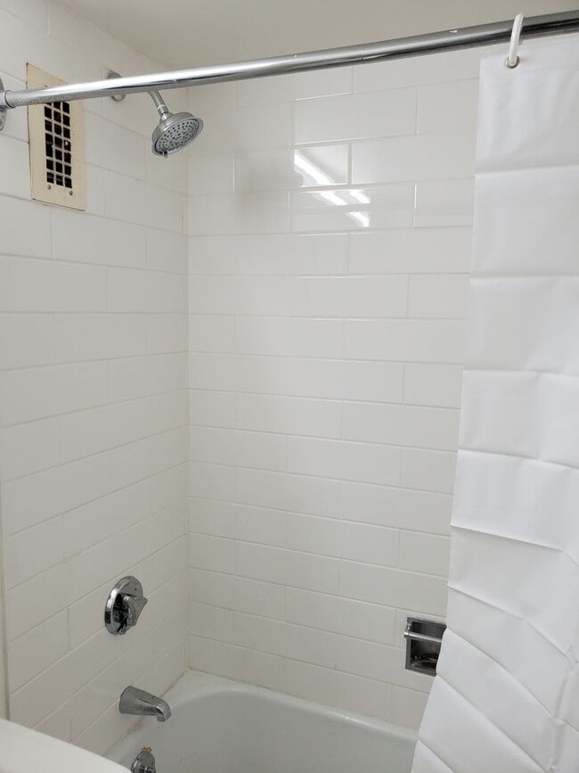 Building Photo - Walk to Harvard, Great location! Balcony and extra storage!