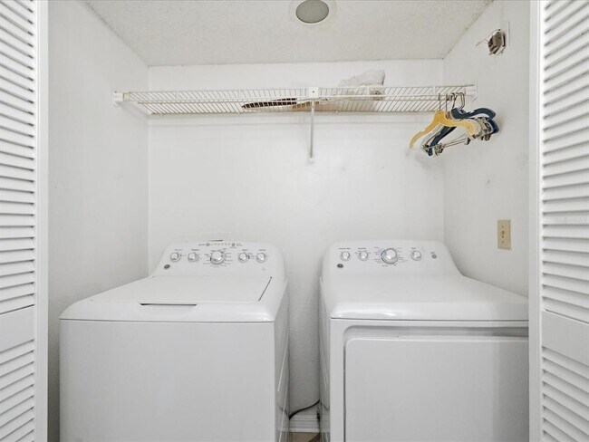 Building Photo - 15338 E Pond Woods Dr