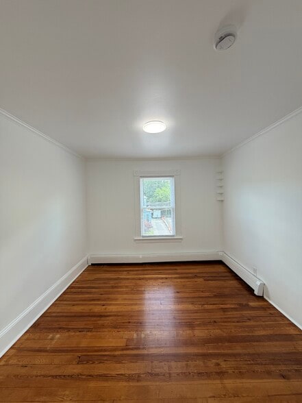 Building Photo - 37 Maud St