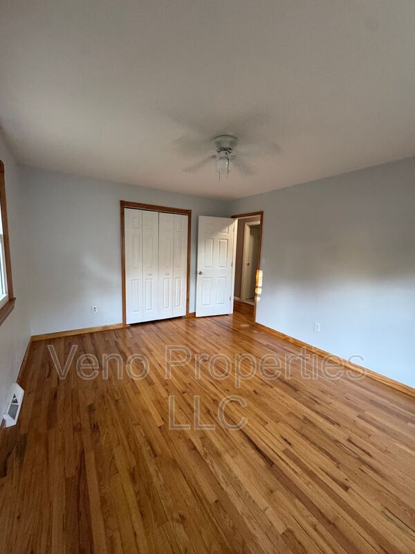 Building Photo - 72 Hathorn Blvd