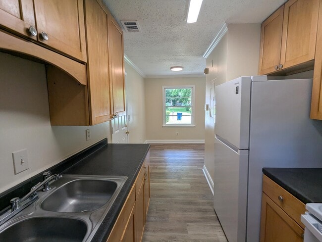 Building Photo - 2820 Argyle Dr NW