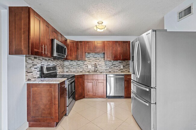 Building Photo - 204 Foxtail Dr