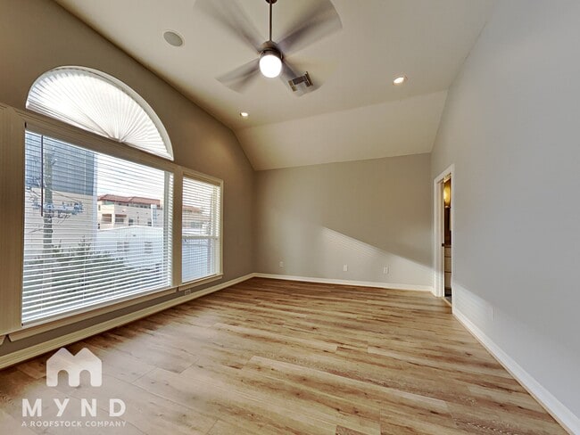 Building Photo - 839 Rosine St