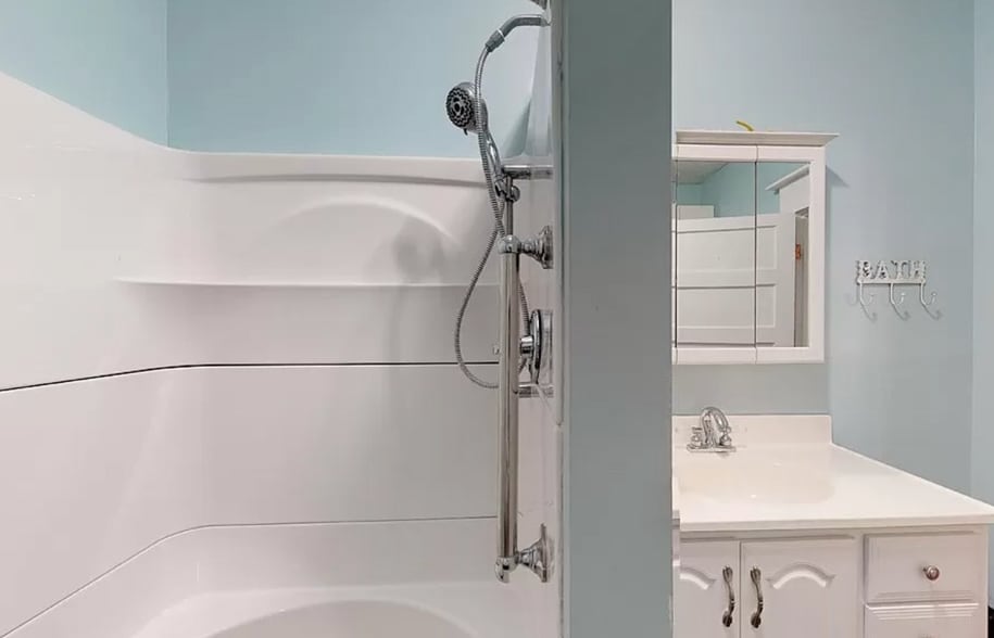 Building Photo - 178 W Broadway St