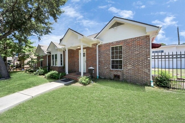 Building Photo - 6622 Park Ln