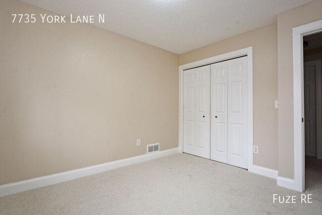 Building Photo - 7735 York Ln N