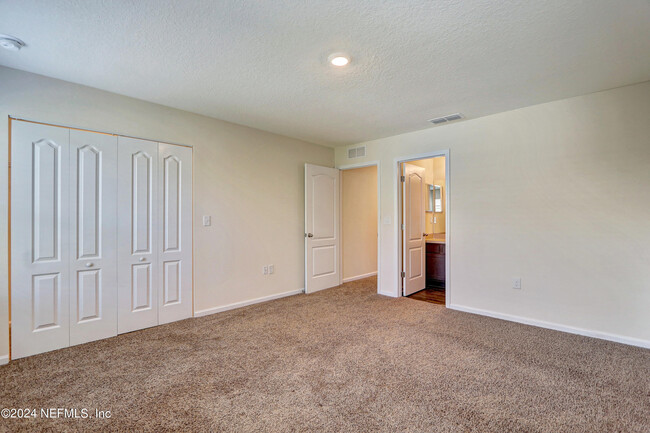 Building Photo - 335 Aralia Ln