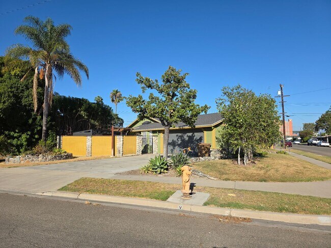 Building Photo - Beautiful Single Family in Garden Grove fo...