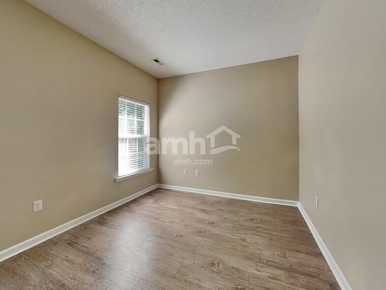 Building Photo - 202 Mare Ct