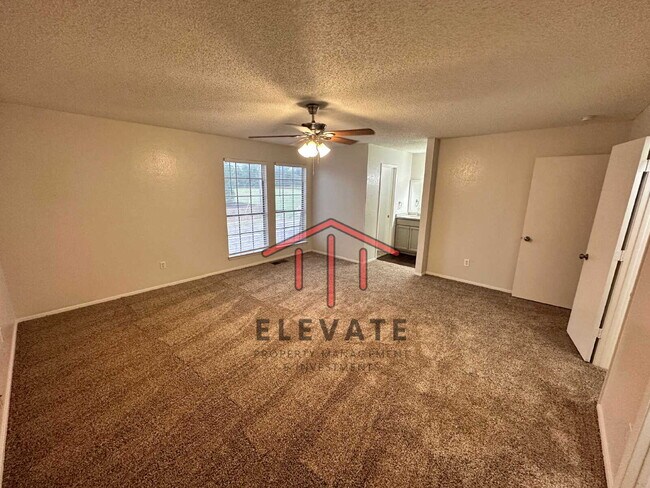 Building Photo - "Charming 3-Bedroom Townhouse Oasis with 2...