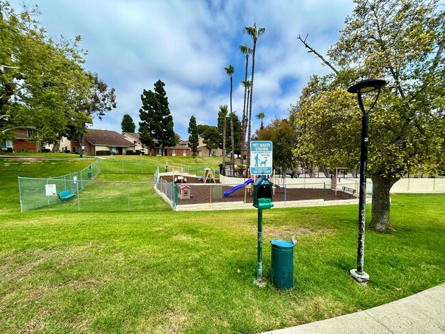 Building Photo - Newly remodeled 2 Bed/1 Bath condo with garage for rent in Paradise Hills.
