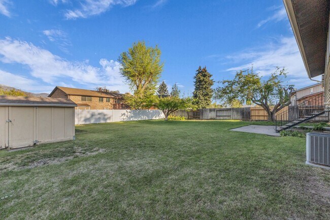 Building Photo - Spacious 5 Bed in Riverdale with Large Yard
