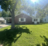 Building Photo - 701 S Eastside Dr