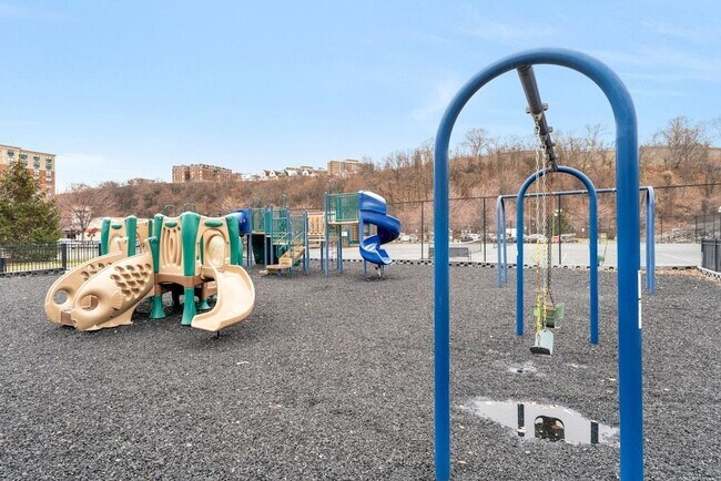 Building Photo - 26 Ave at Port Imperial