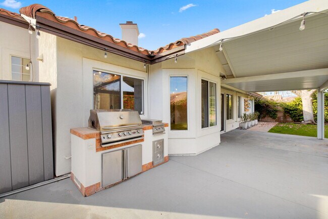 Building Photo - 44260 Villeta Dr