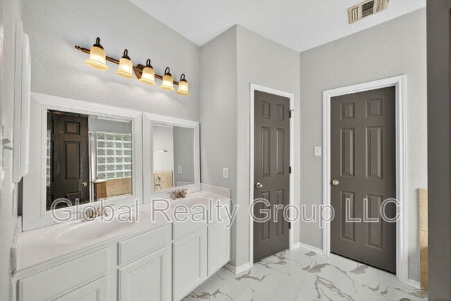 Building Photo - 140 Clapboard Run