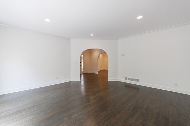 Building Photo - 3491 Roswell Rd NE