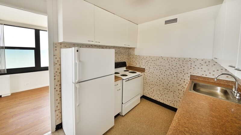 Building Photo - 7447 S South Shore Dr