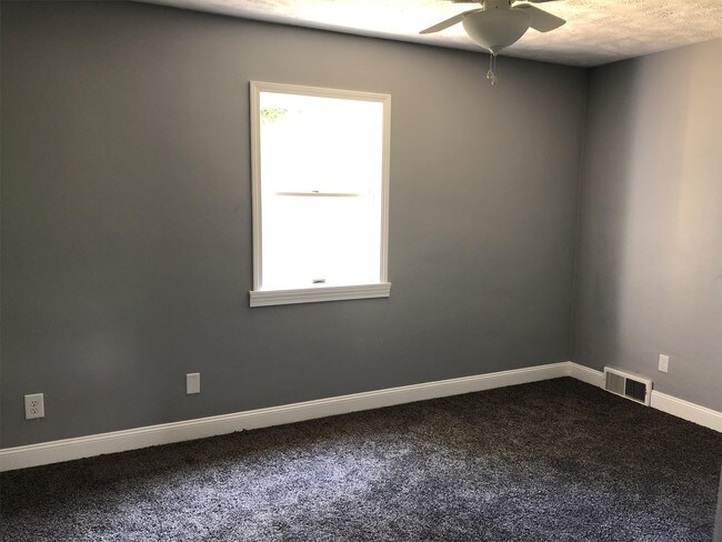 Building Photo - 675 N Overlook Dr