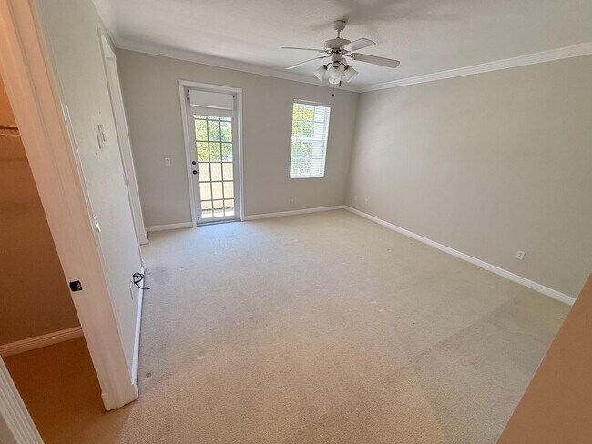 Building Photo - 708 NW 83rd Pl