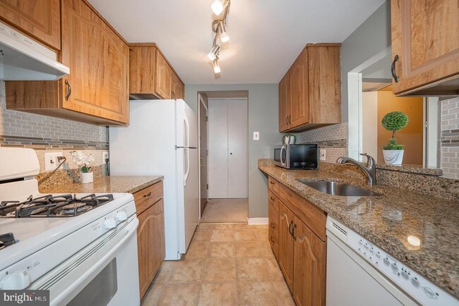 Building Photo - 103 Drummers Ln