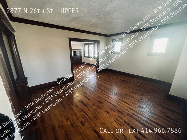 Building Photo - Huge 3BR upper unit in Park West neighborhood