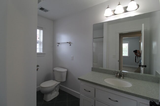 Building Photo - 3 Bedroom 2.5 Bath In Kansas City, Kansas