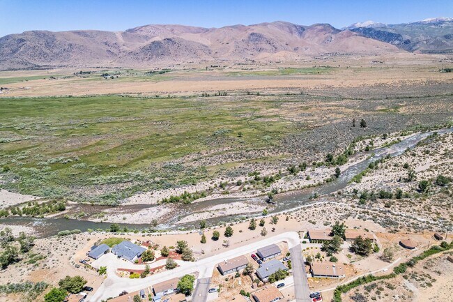 Building Photo - Cozy Upgraded Home w/ Panoramic Mountain V...