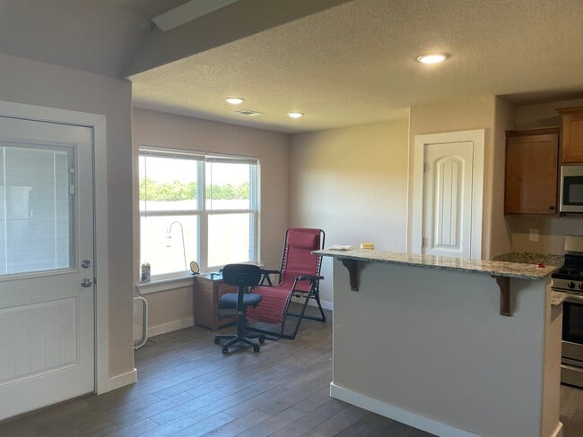 Building Photo - Barbet Duplex