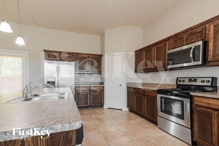 Building Photo - 15642 Gatsby Ln
