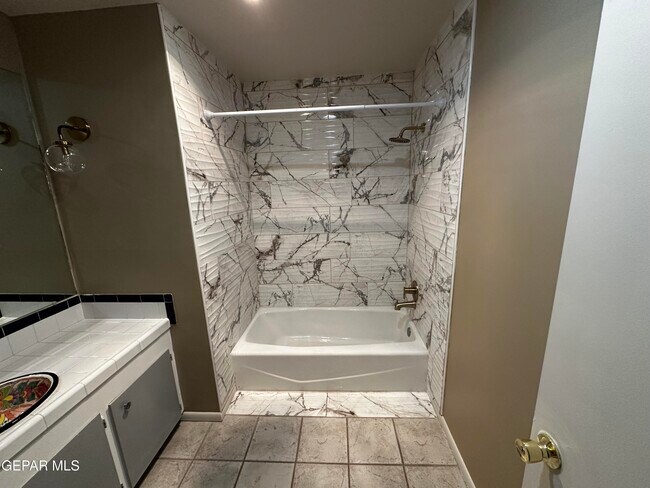 Building Photo - 4800 N Stanton St