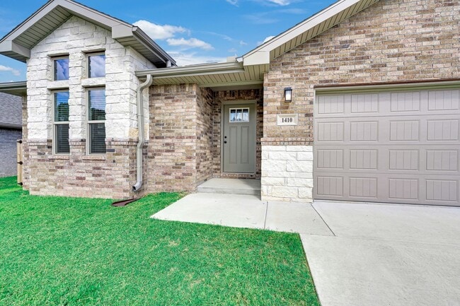 Building Photo - Brand New Home Waiting For you!