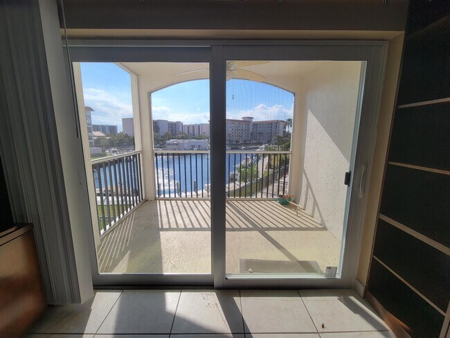 Building Photo - 2871 N Ocean Blvd