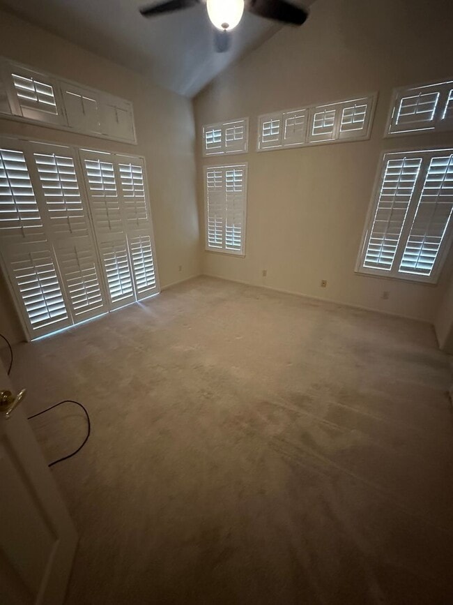 Building Photo - Beautiful 3 bedroom!