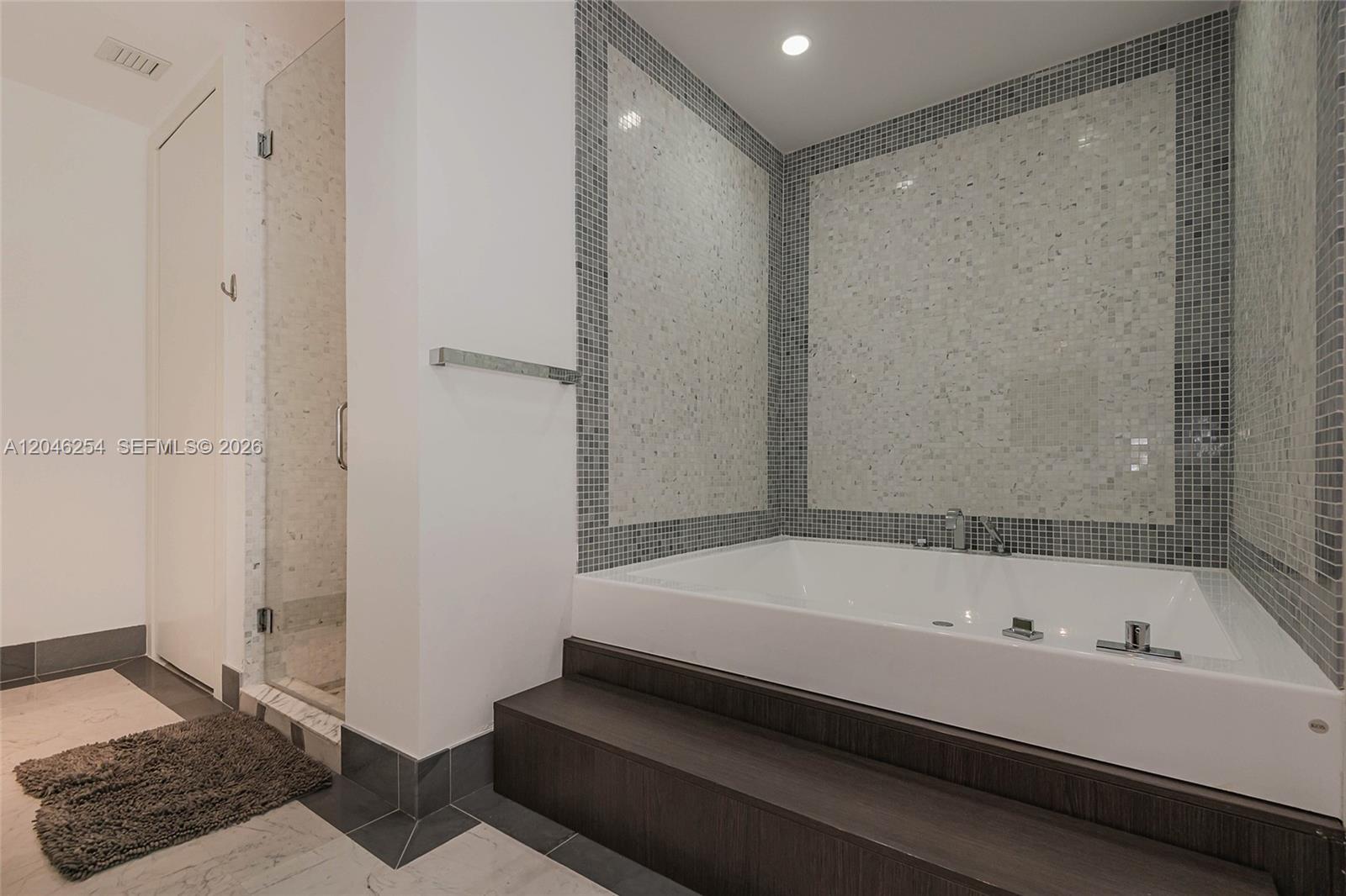 Building Photo - 200 Biscayne Boulevard Way