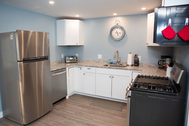 Building Photo - 201 Ashworth Ave