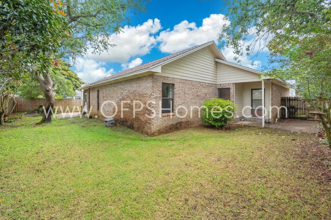 Building Photo - 3/2 in Destin!! AVAILABLE JULY 1