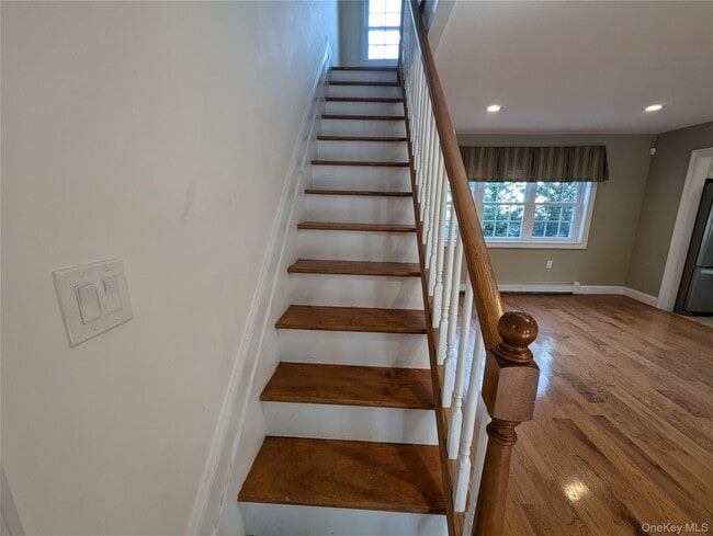 Building Photo - 12 Maple Ct