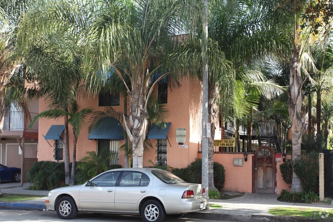Building Photo - 636 Linden Ave