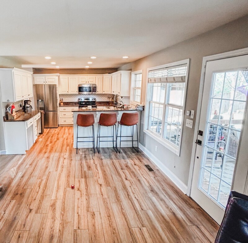 Building Photo - 2440 Waterhaven Dr