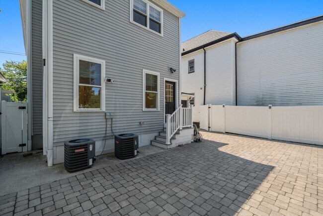 Building Photo - 36 Trull St