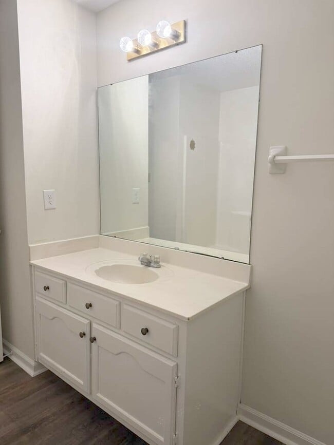 Building Photo - 6914 Snyder Rd