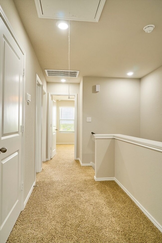 Building Photo - Hunters Ranch Beauty! 3 Bedroom 2 1/2 Bath Townhome