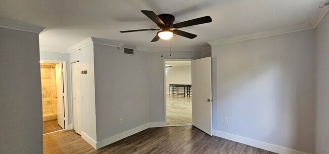 Building Photo - 400 Scotia Dr